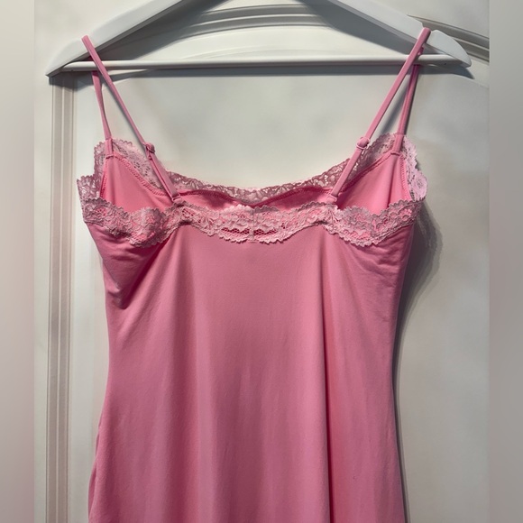 Skims NWOT Bubblegum Lace Trim Slip Dress Double Lined - Picture 4 of 4